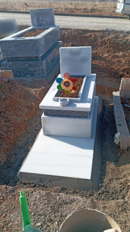 Lera Mermer Granit çocuk mezarı modeli 4
