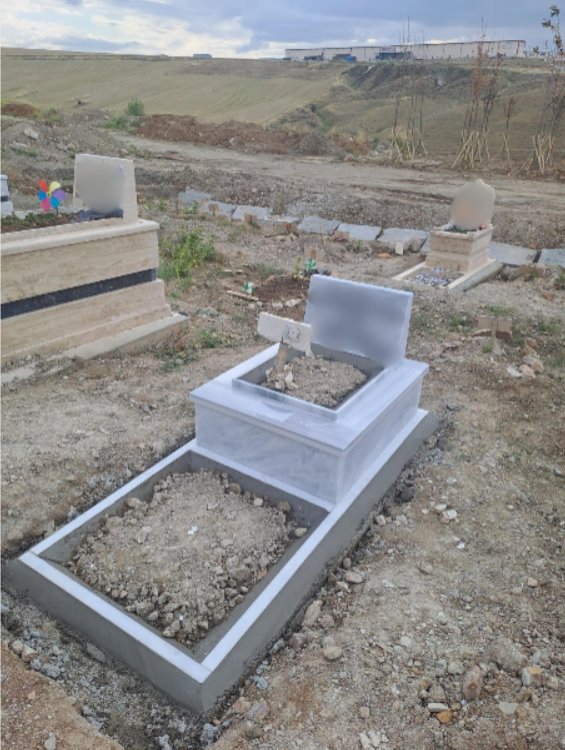 Lera Mermer Granit çocuk mezarı modeli 7